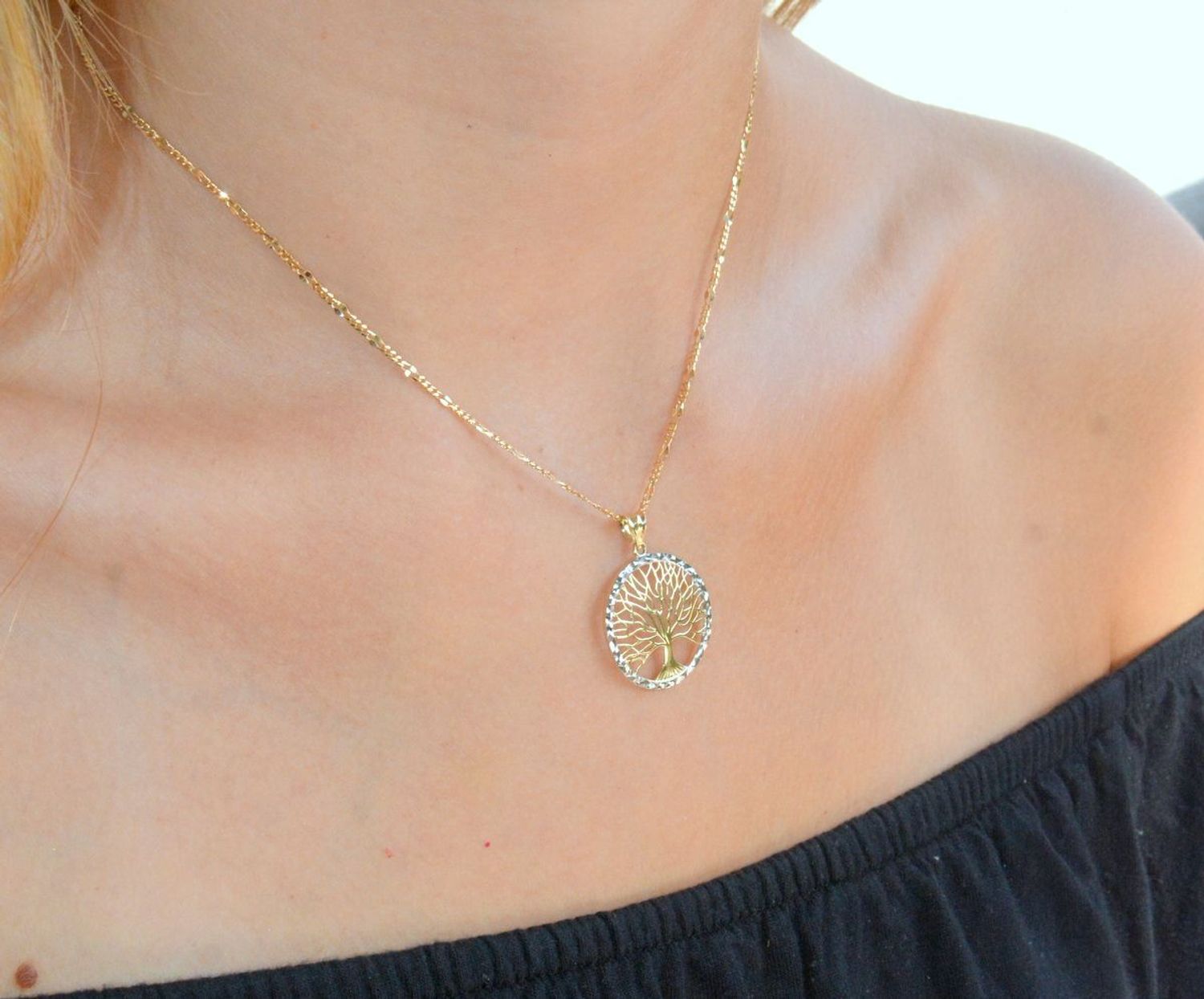 Złota zawieszka 375 drzewko szczęścia w kółku ZA 6777 375. Złota zawieszka 375. Złoty wisiorek drzewko szczęscia. Złota zawieszka damska. Zawieszka damska drzewko szczęścia próby 375. Złota zawieszka na prezent..jpg